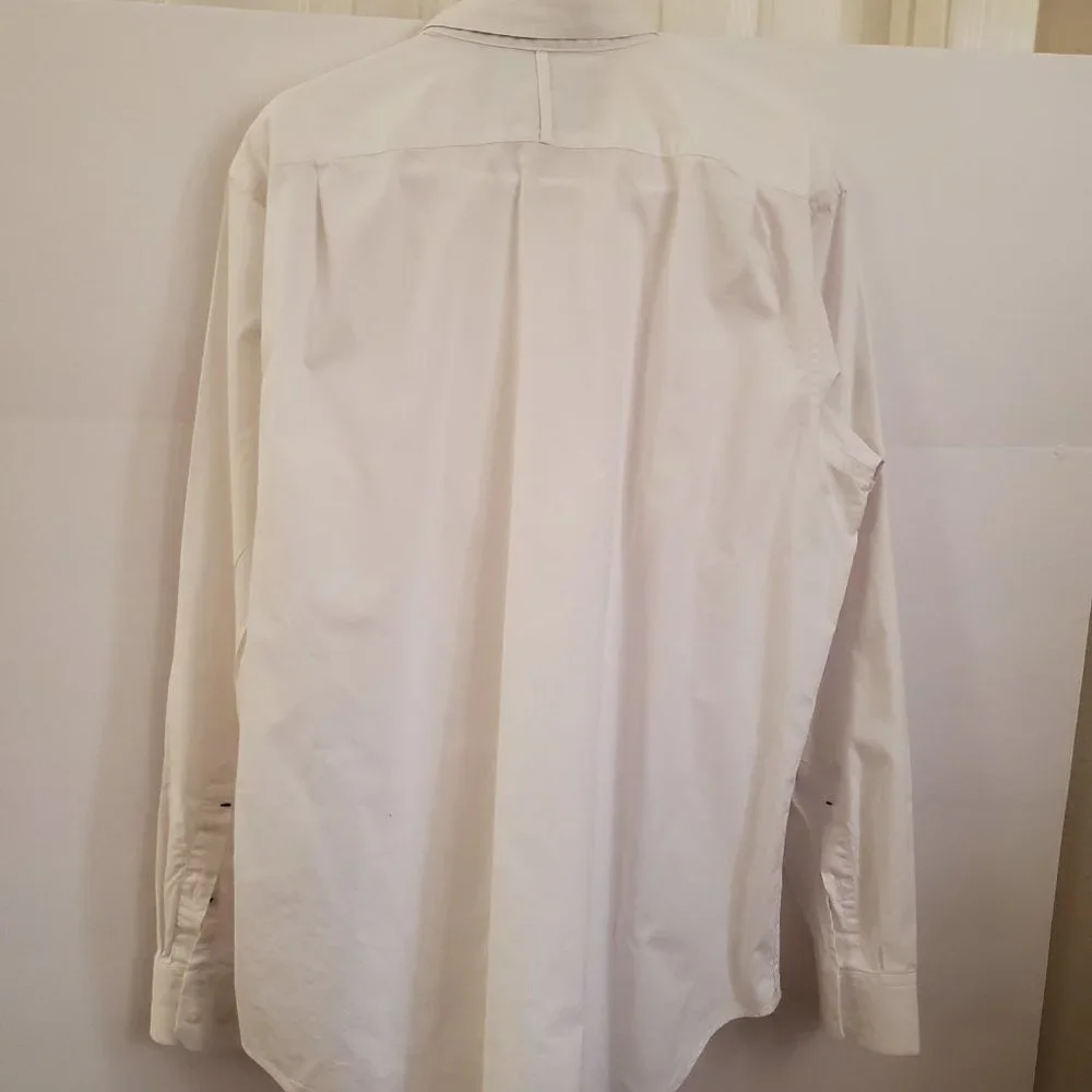 Banana Republic classic button down white shirt Size L. 97% cotton 3%Lycra.